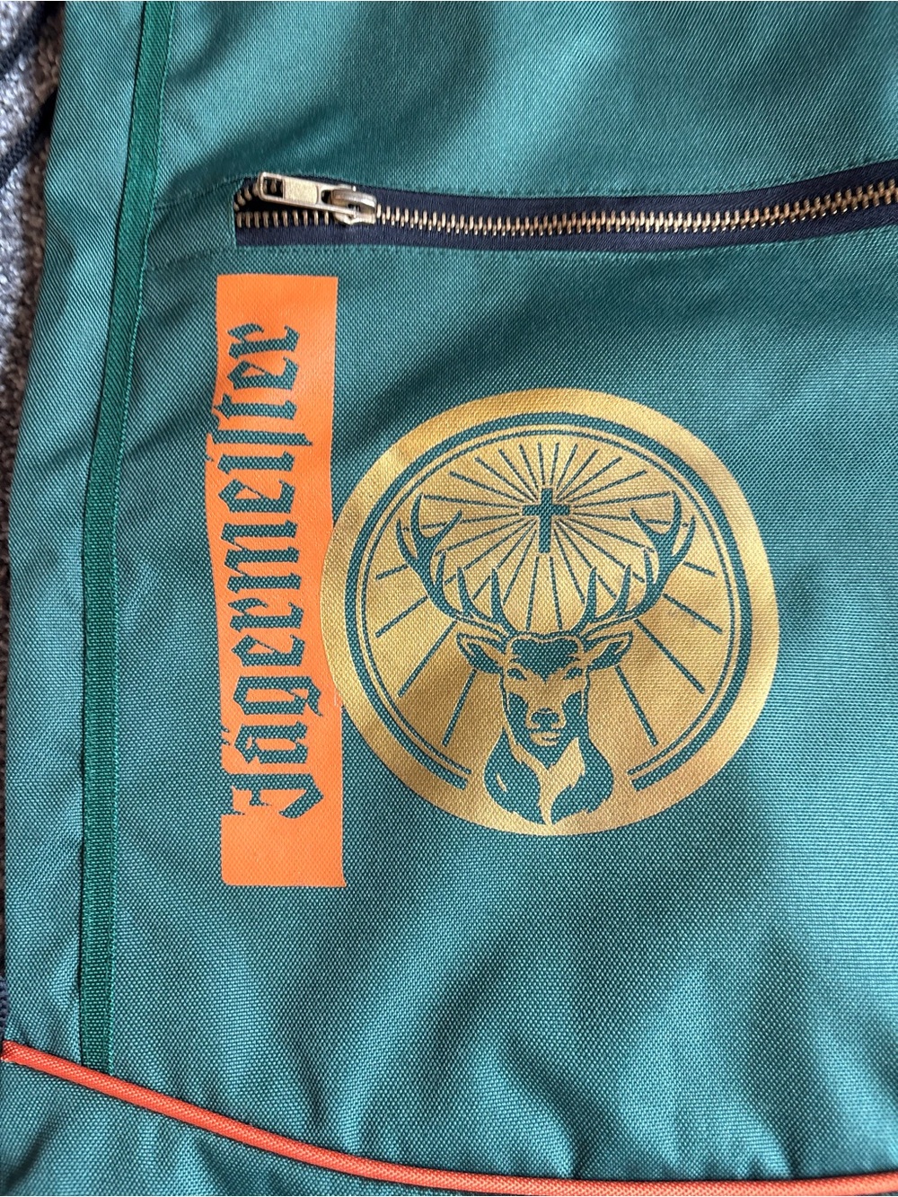 Yagermeister Drawstring Backpack Cinch Bag Green w Zipper Pocket in Front - Picture 7 of 7
